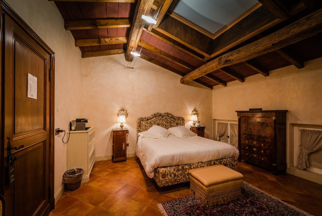 La Torre Dei Canonici Lumellogno Bagian luar foto