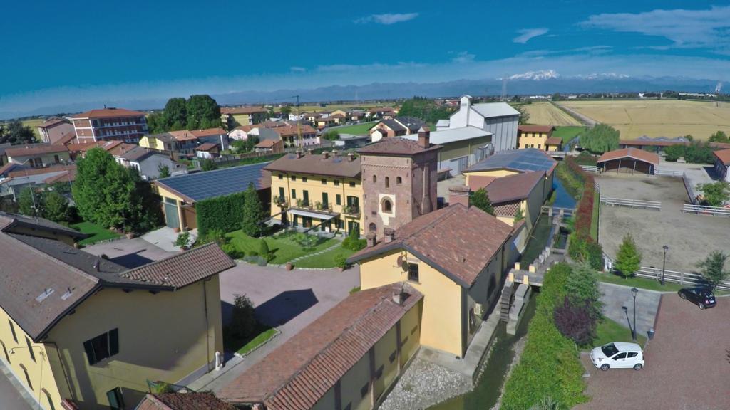 La Torre Dei Canonici Lumellogno Bagian luar foto